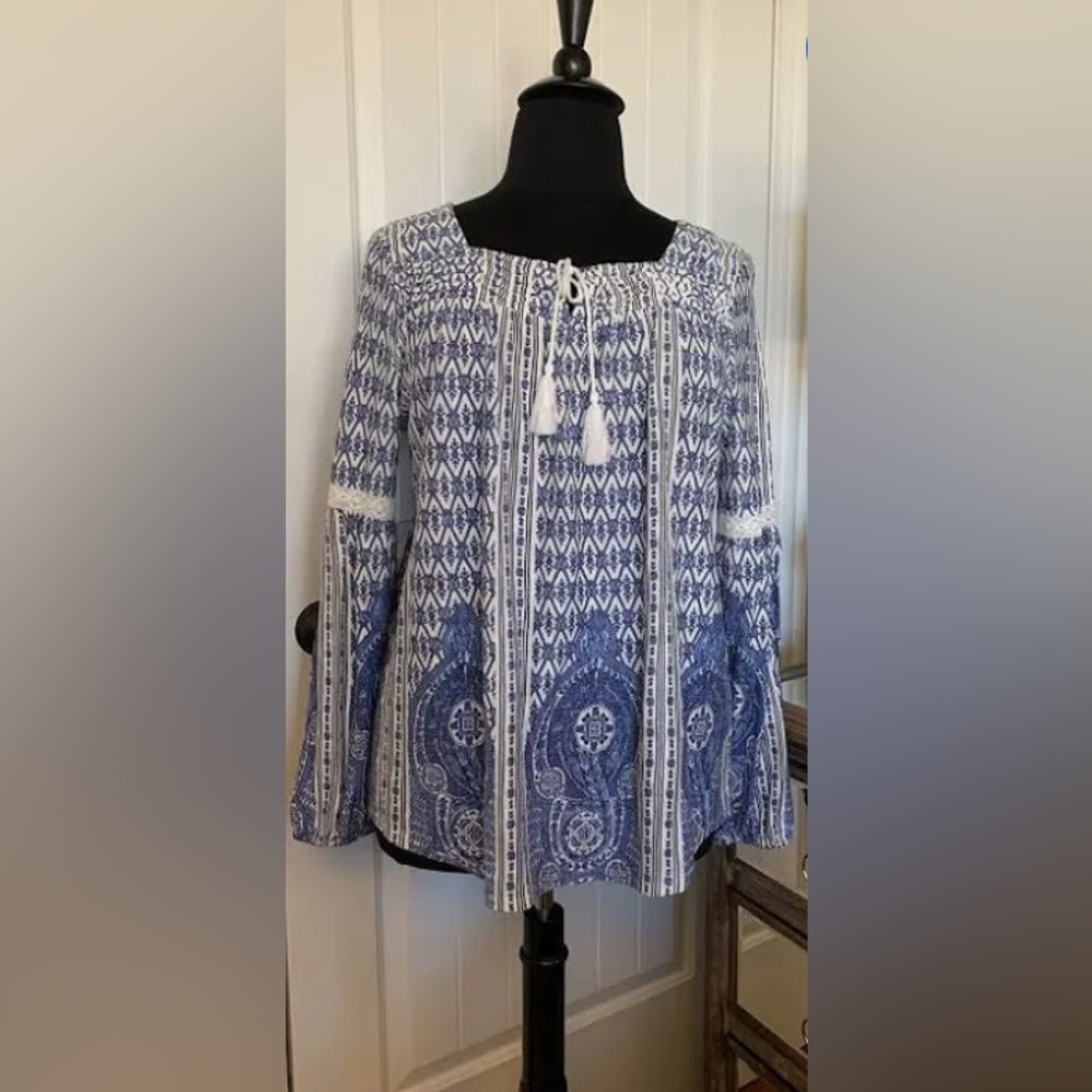 VINTAGE AMERICA BLUES Boho Floral Print w/ Lace Detail Top